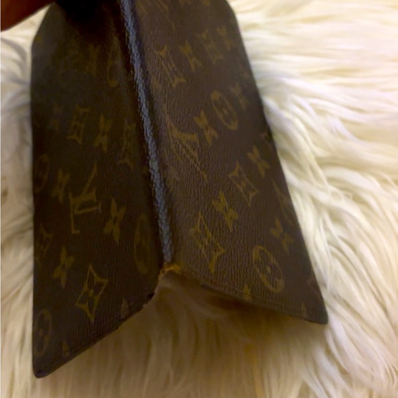 Authentic Louis Vuitton Long Bifold Wallet. Serial #: ET0932 - Picture 4 of 10